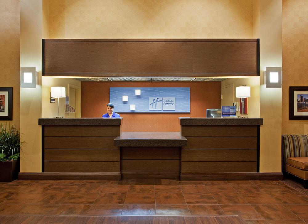 Holiday Inn Express Hotel & Suites Belmont By Ihg Exterior photo