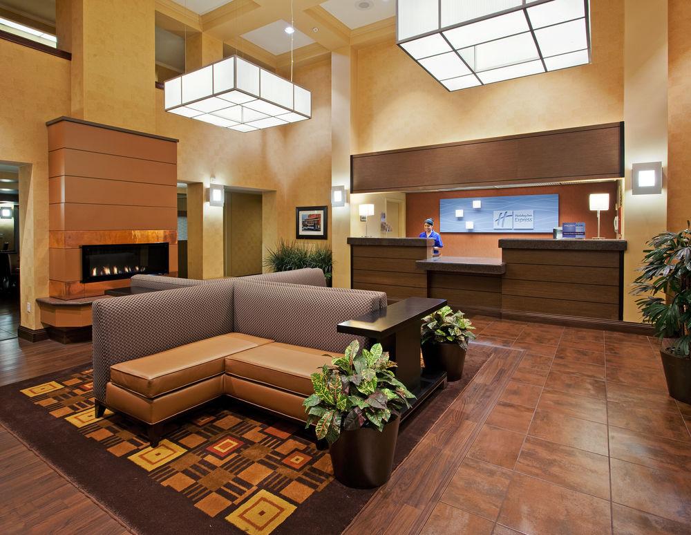 Holiday Inn Express Hotel & Suites Belmont By Ihg Exterior photo